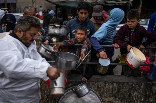 Десятки палестинцев погибли в очереди за едой. Минздрав Газы обвинил ЦАХАЛ в расстреле толпы, Израиль утверждает, что люди погибли в давке