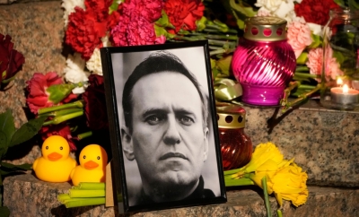 В Москве силовики начали обходить дома участников акций памяти Навального и задерживать их